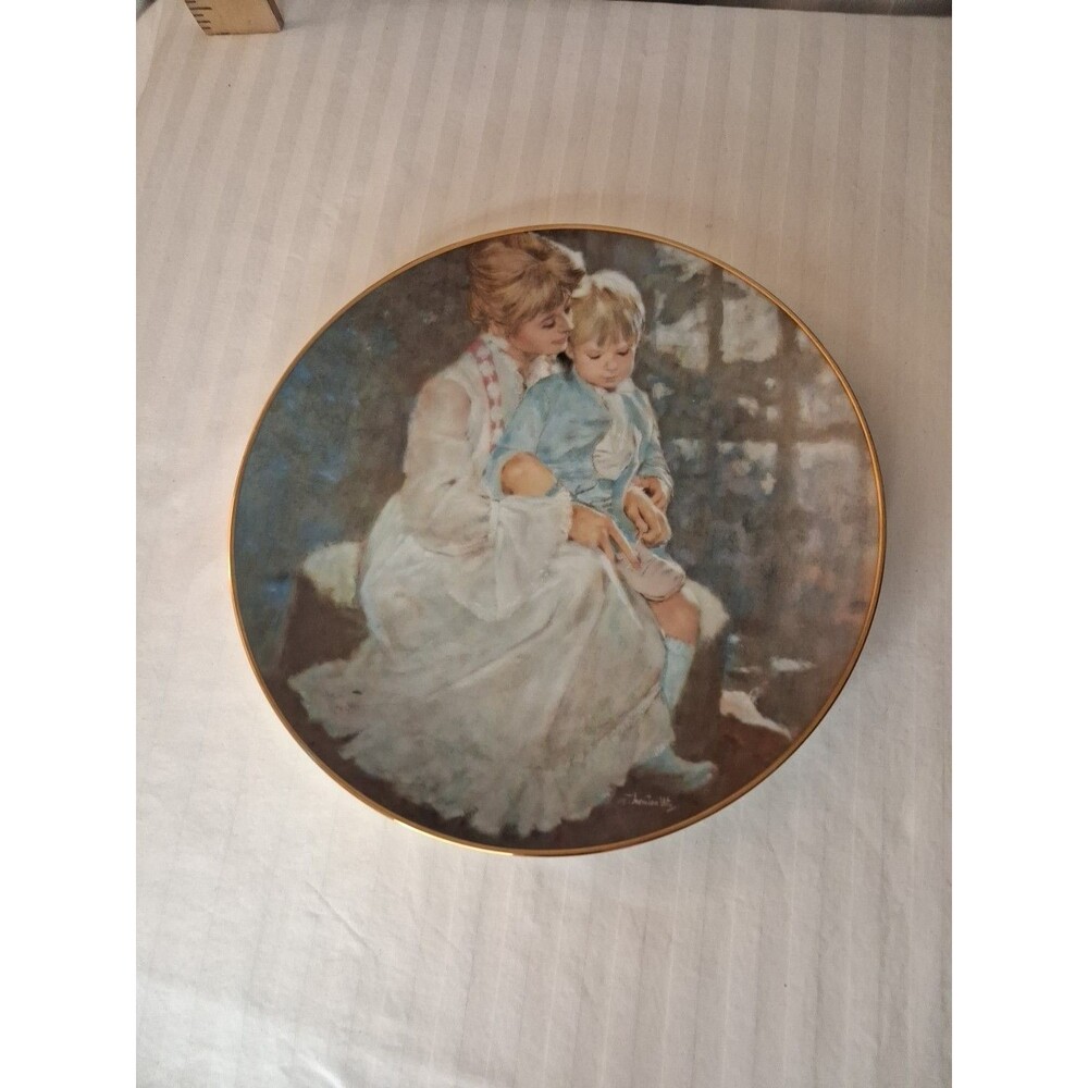 1984 THE HAMILTON COLLECTION MOTHERS HELPING HAND COLLECTORS PLATE